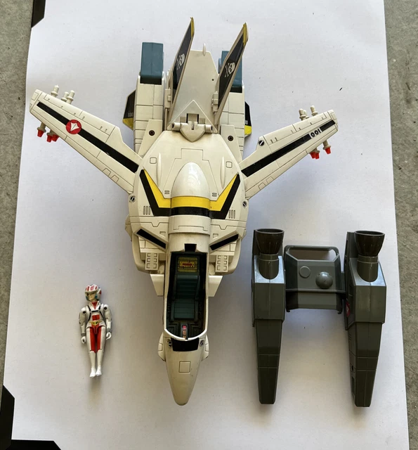 Vintage Matchbox Robotech Veritech Fighter Valkyrie with Pilot Vintage Matchbox Robotech Veritech Fighter Valkyrie with Pilot