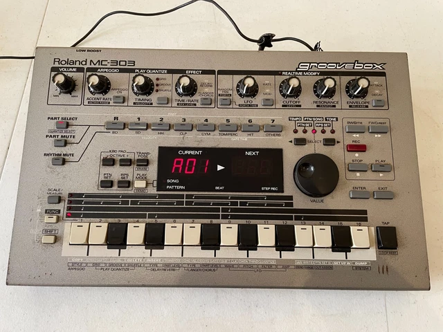 Roland MC-303 groovebox