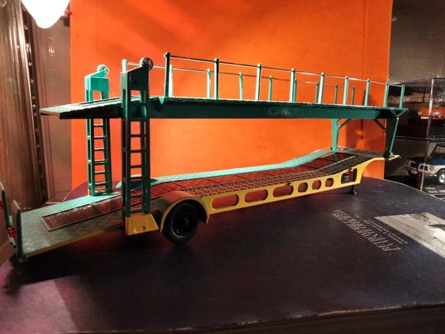 Camion SAVIEM SM10 Porte-voitures IXO 1/43 - Collection Hachette