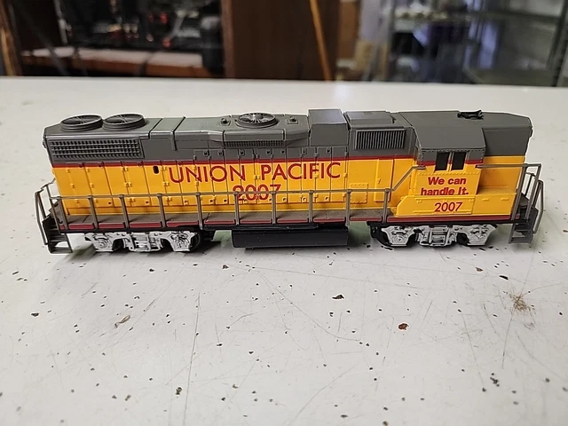Life Like HO Union Pacific UP GP38 High Nose Hood Diesel Locomotive #2007