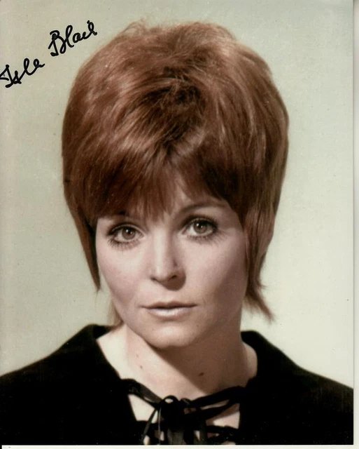 ISLA BLAIR hand-signed BEAUTIFUL YOUNG 8x10 PORTRAIT CLOSEUP w/ uacc rd COA