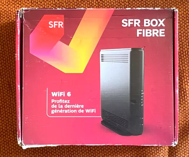 SFR Box 8 Modem Routeur Fibre NB8 WiFi 6   ( BON ETAT  )