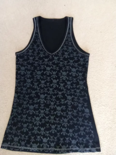 Women Size 8 Black Grey Skull V Neck Vest fitted Top Gothic hemmed