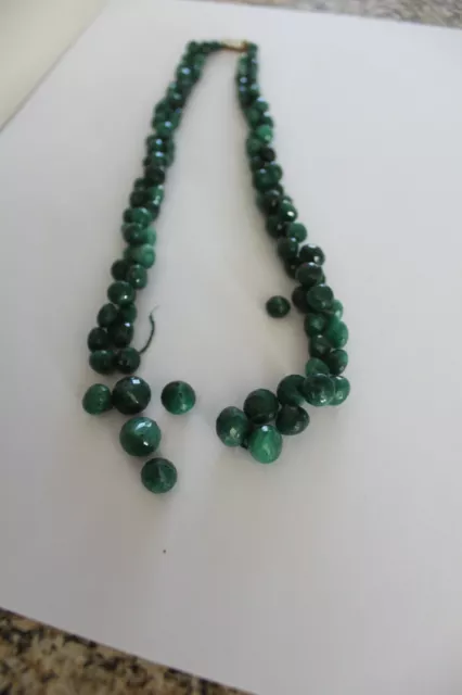 Collier De Perles De Jade Taillé A Restaurer......m3