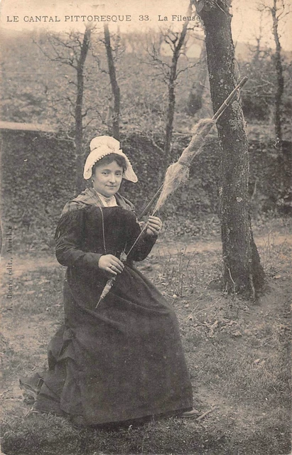 CPA LE CANTAL PITTORESQUE - La Fileuse