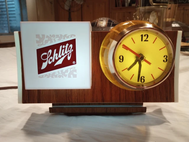 SCHLITZ Beer Barrel Clock 1965 Vintage Lighted Motion Cash Register Spinning SCHLITZ Beer Barrel Clock 1965 Vintage Lighted Motion Cash Register Spinning