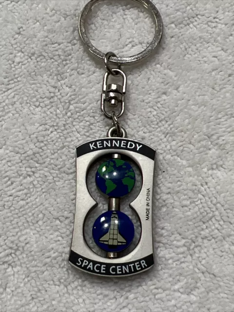 Ag23- Key Ring Keychain NASA Kennedy Space Ship Spinner Shuttle Astronaut Globe