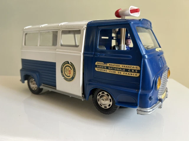 C.I.J. Renault Estafette police avec pavillon surélevé