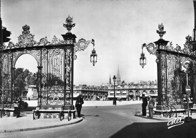 *5048 cpsm Nancy - Place Stanislas, les grilles de jean Lamour