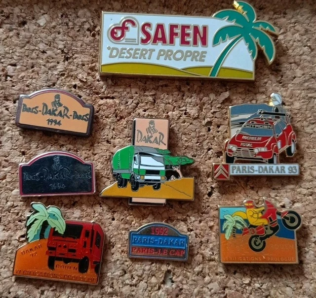 Lot De 4 Boutons Anciens En Laiton - Dont Un Numéroté Estampillé Paris, Occasion