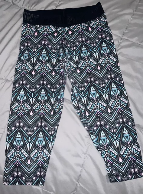 PINK Victoria’s SecreUltimate Cropped Leggings Size Medium