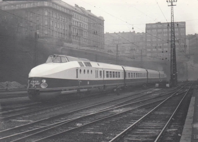 Org. Foto 11X15 $ Teiliger Schudetriebwagen Vt 18.16 Der Dr   (G2976)