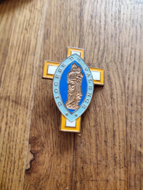 Insigne Religieux Diocèse De Rouen – Notre-Dame De Bon Secours – Émail Français
