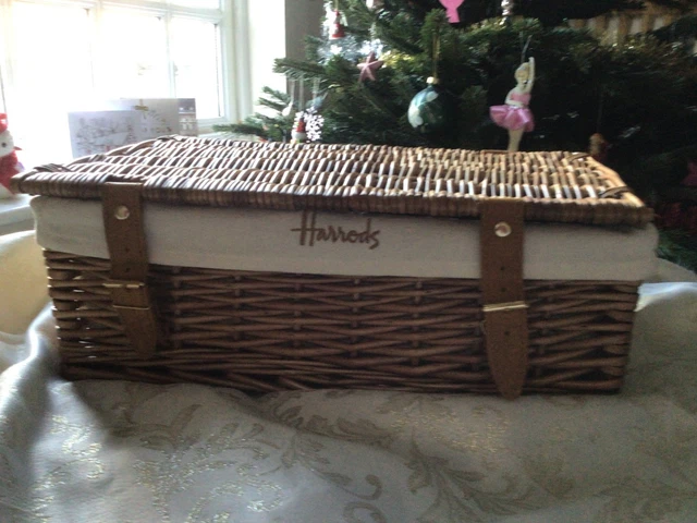 HARRODS LIMITED EDITION Christmas Gift Picnic Hamper 2026 with nice ...