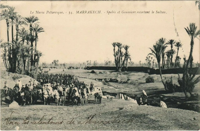 CPA AK MAROC MARRAKECH Spabis et goumiers escortant le Sultan (10593)