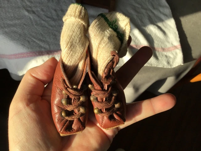 ANCIENNE PAIRE de CHAUSSURE  pour POUPÉE ANCIENNE  JUMEAU T1,