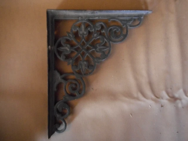 1 Cast Iron Shelf Bracket Part Salvaged Ornate Victorian Antique Farmhouse