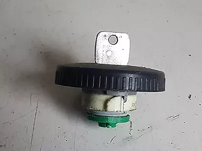 Bouchon réservoir avec une clé pour Vw polo essence 3 portes de 1990