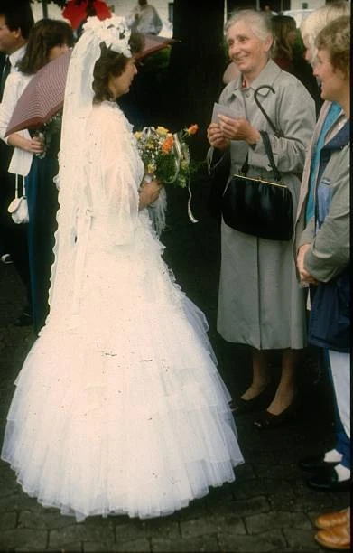 CHRISTA DODENHOFF, ZDF wedding dress raffle from the Z D F-S - 1985 Old ...
