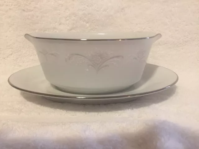 Contemporary Fine China Noritake Japan Casablanca Footed Gravy Boat