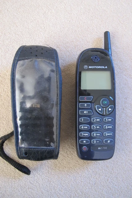 Cellulare Motorola Mc2 Con Custodia E Scheda, Senza Batteria, Potrebbe Essere Necessario Sbloccarlo