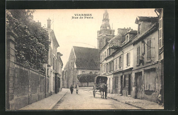 CPA Viarmes, Rue de Paris, vue de la rue