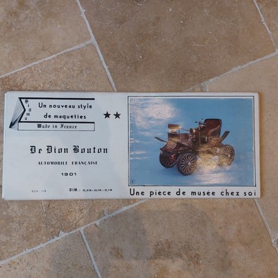 1/8 maquette voiture ancienne De Dion Bouton en métal et carton  marque Sigma