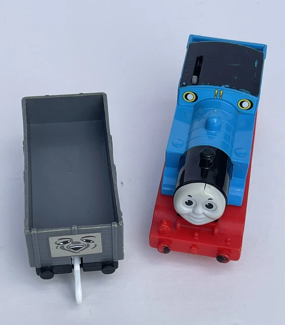 TOMY TRACKMASTER THOMAS the tank engine battery operated train thomas