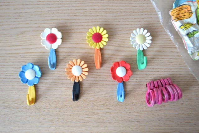 ¡NUEVO! Percheros infantiles vintage con flores. Juego de seis, años 80