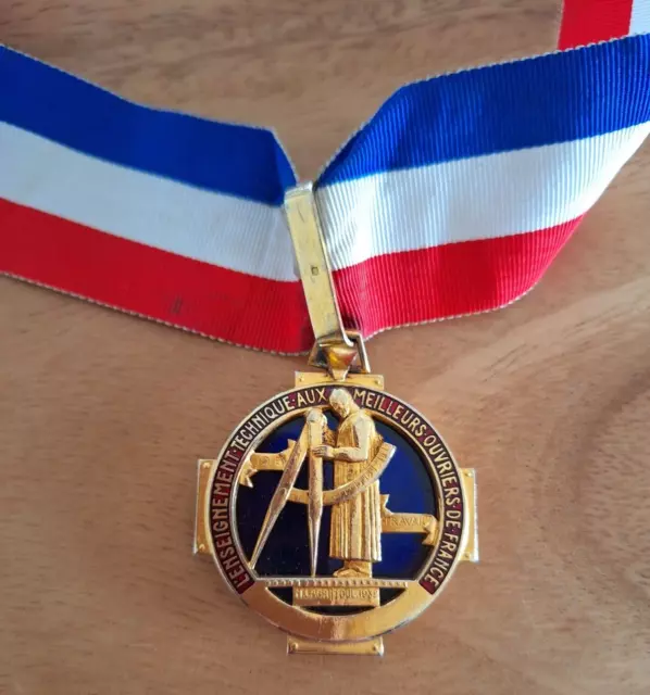 Ancienne Médaille De Meilleur Ouvrier De France Ordre Civil Compagnon Mof