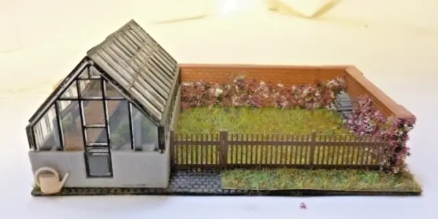 OO 00 HO gauge small garden / allotment diorama with greenhouse flowers lawn