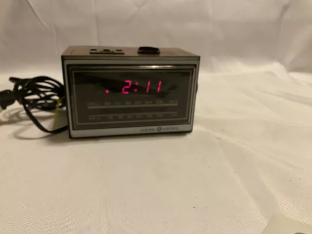 GE Digital Alarm Clock Radio - Model 7- 4620F