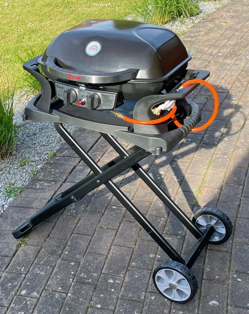 BBQ-Toro Tragbarer Gasgrill mit Grilltisch