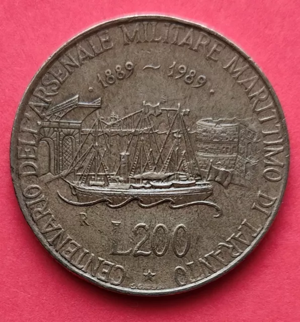 Moneta   da   200 lire del 1989 , " Arsenale Militare di Taranto"  circolata