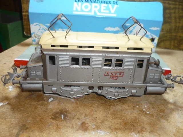 ANCIEN JOUET HORNBY BB-8051 BICOLOR SNCF LOCOMOTIVE et 2 WAGONS