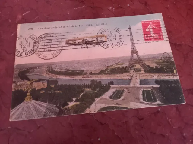 Ancienne Carte Postale Aéroplane évoluant autour de la tour Eiffel