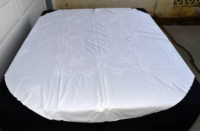 Vintage White Floral Embroidered with Swirl Appliques Oval Tablecloth 66" x 84"