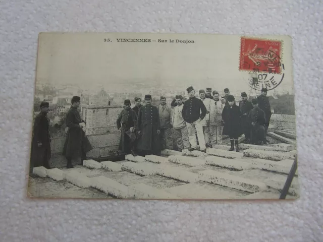 CPA - VINCENNES - Sur le donjon