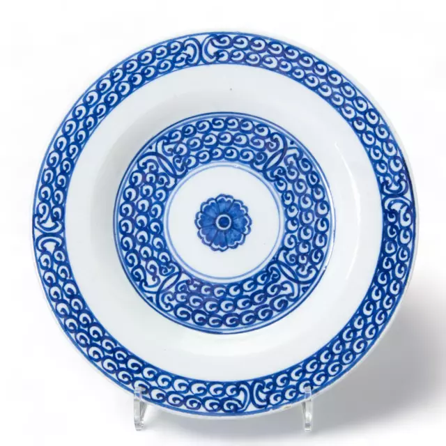 Nice Dutch Delft Blue plate, floral decoration, 18th century.