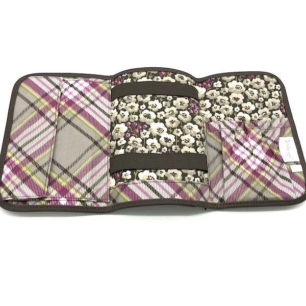 New Thirty one fold N go organizer cosmetic in Daisy flower 31 GIFT NO NOTEPAD New Thirty one fold N go organizer cosmetic in Daisy flower 31 GIFT NO NOTEPAD