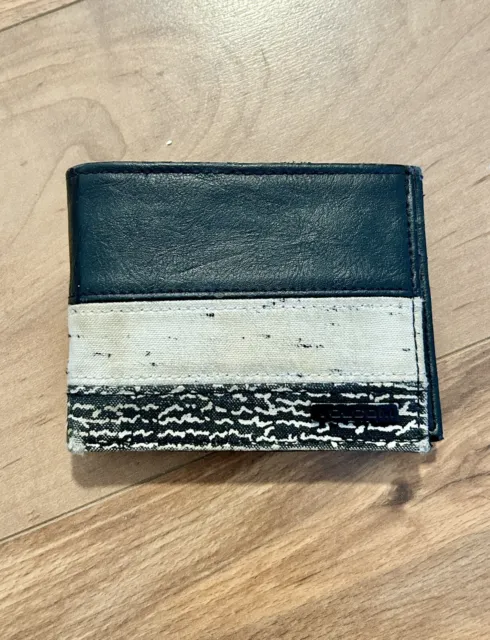 Volcom Threezy Wallet | Black & White | Zip pocket