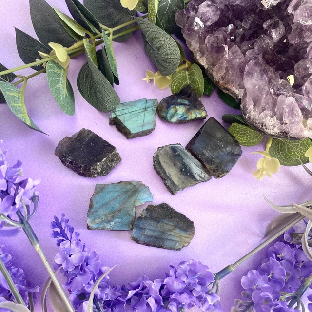 Stunning Labradorite Gemstone - Natural Flashy Blue Green - Healing Crystal