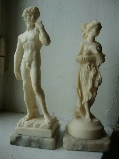 Statue Couple Homme et Femme en Résine sur Socle Marbre DAVID et ...