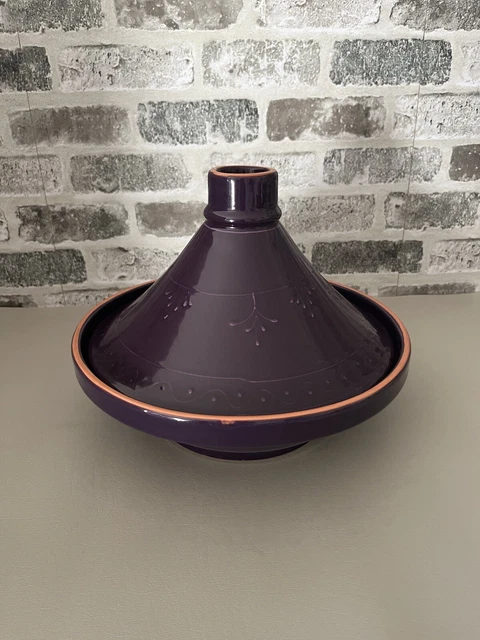 Olla de cocina tagine esmaltada púrpura del mercado mundial hecha en Portugal y libro de cocina
