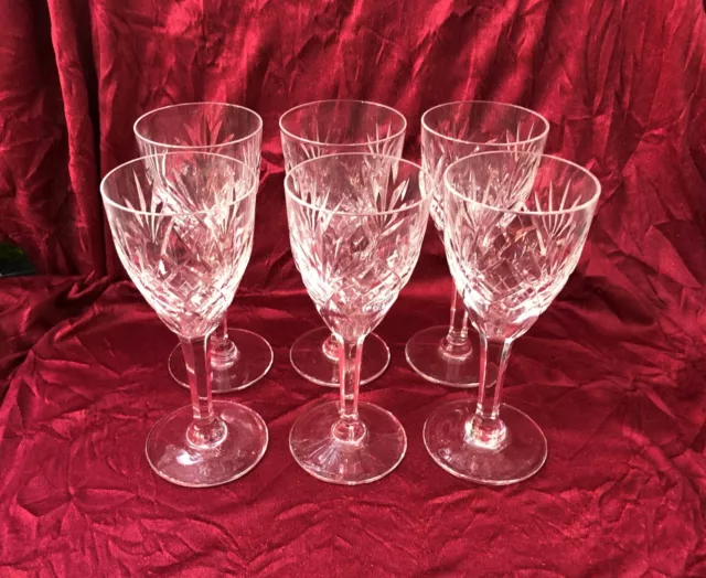 6 verres à vin en cristal taillé signé SAINT St LOUIS modèle CHANTILLY 15 cm