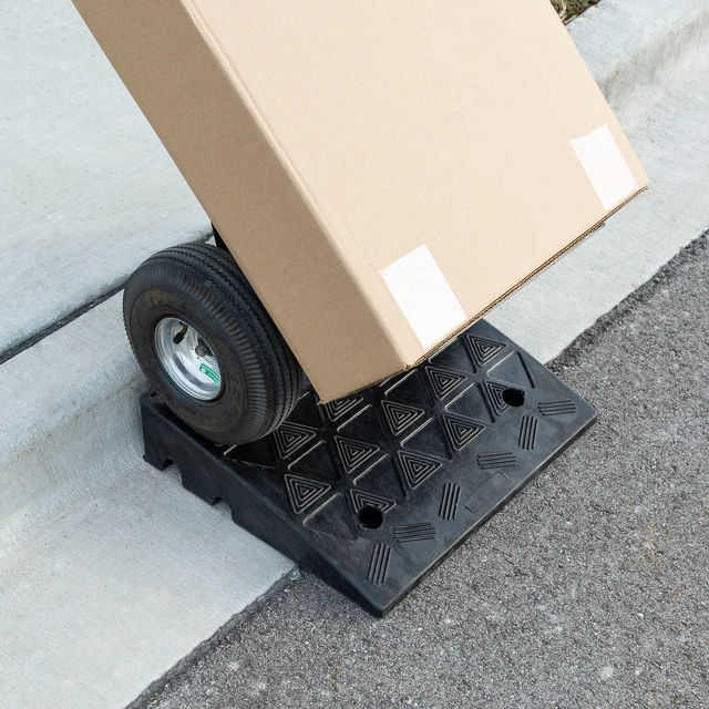 Guardian 19in W 20 Ton HD Rubber Curb Ramp Material Rubber Total Cap 40000 lb