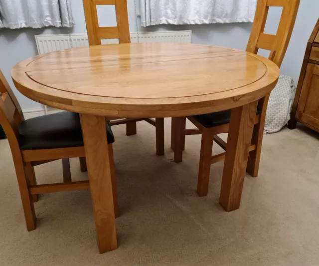 Solid oak Round/oval extending dining table and 4 chairs