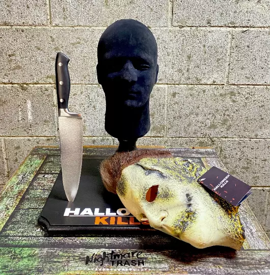 Halloween Kills Michael Myers Mask & Knife Display Stand