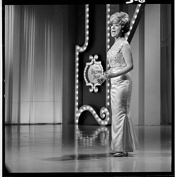 VIKKI CARR PERFORMING on TV 1966 The Hollywood Palace Old Photo 13 EUR