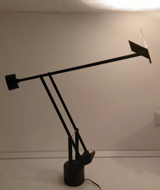 Artemide Tizio 35, lampada di design da tavolo